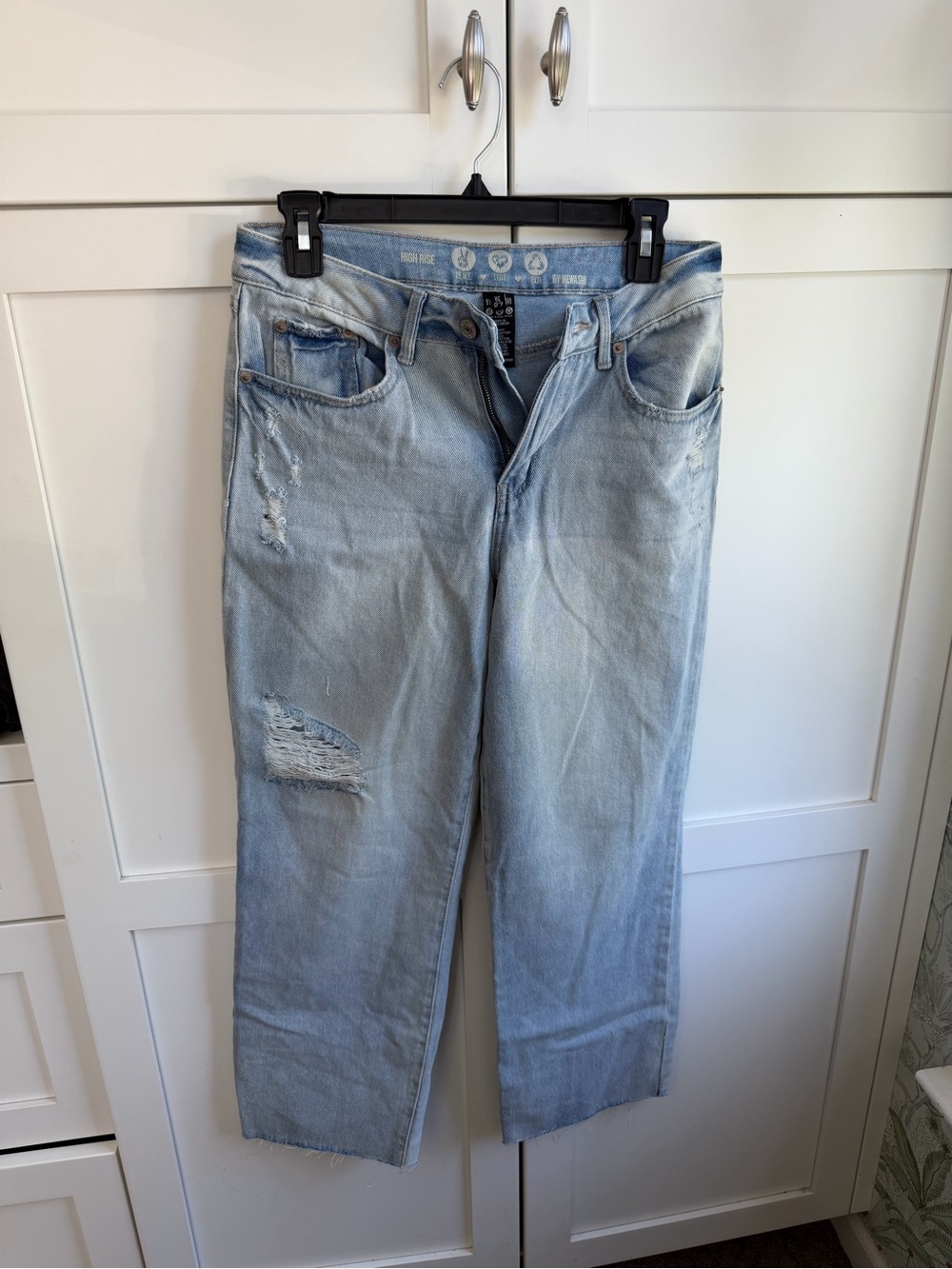 Rewash Light Blue Relaxed Men’s Jeans with Distressing